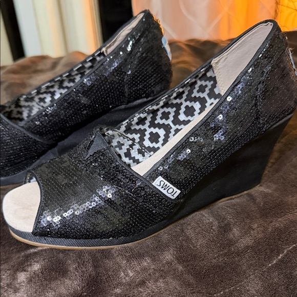 TOMS Black Sequin Wedge Shoes - Picture 3 of 5